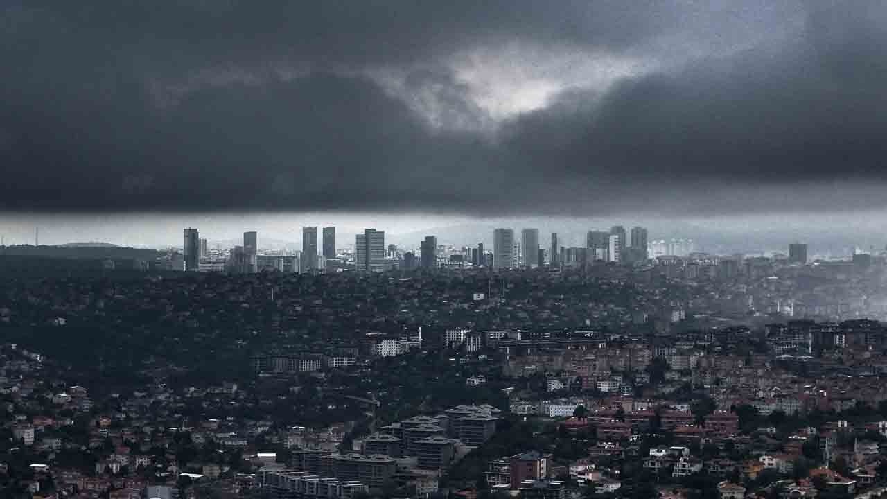 Foto - Gündüz geceye döndü: İstanbul’da kapkara gökyüzü