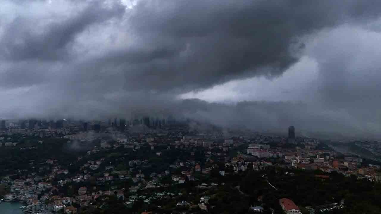 Foto - Gündüz geceye döndü: İstanbul’da kapkara gökyüzü