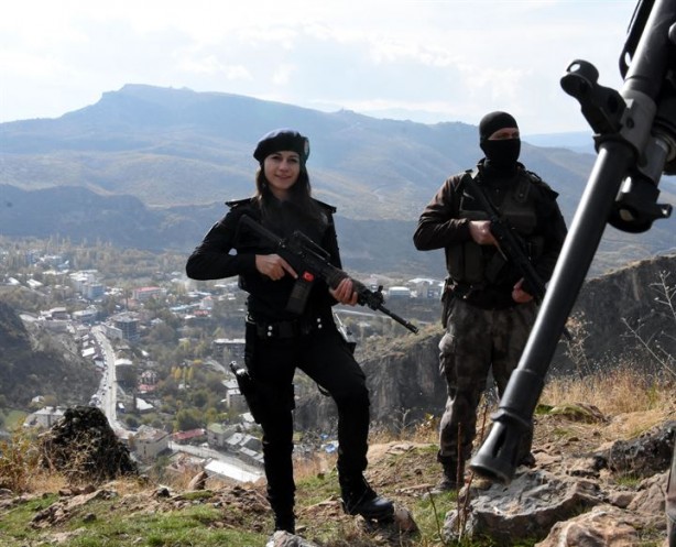 Foto - Gündüz vatan nöbetinde, akşam kick boks eğitiminde