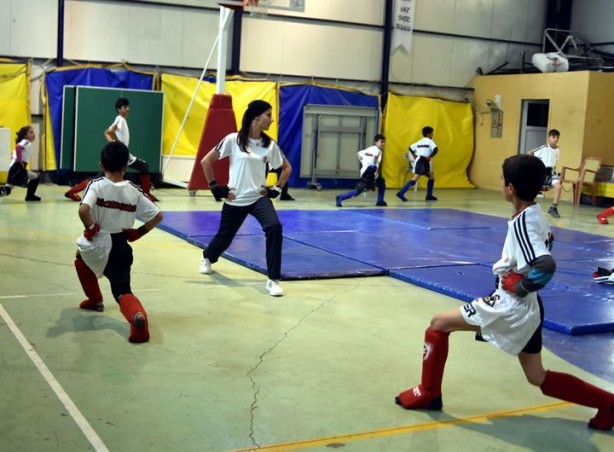 Foto - Gündüz vatan nöbetinde, akşam kick boks eğitiminde