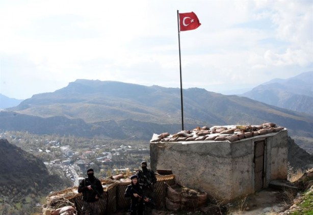 Foto - Gündüz vatan nöbetinde, akşam kick boks eğitiminde