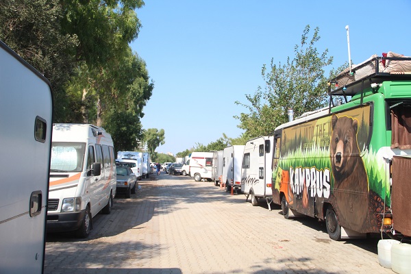 Foto - Güne camlarına yapıştırılan tebligatla başladı