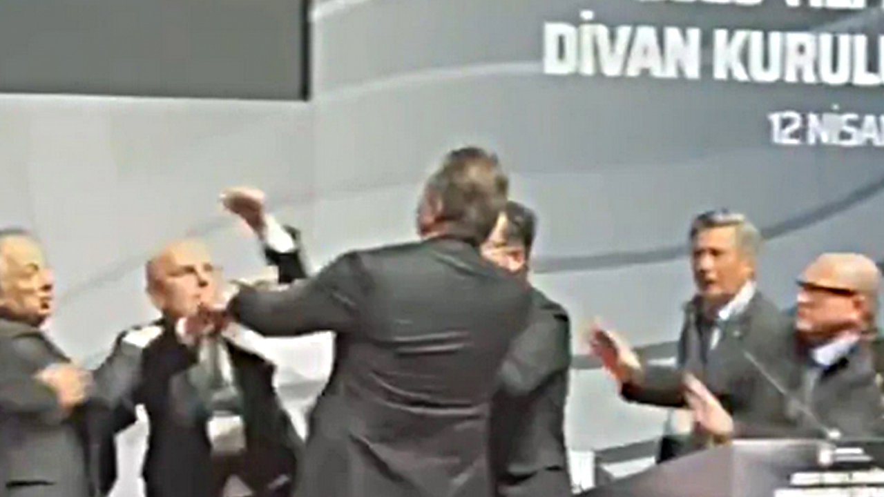 Güne nasıl başladı bakın Beşiktaşlılar! İki adamın koltuk sevdası Beşiktaş'ı ne hale getirecek?!?