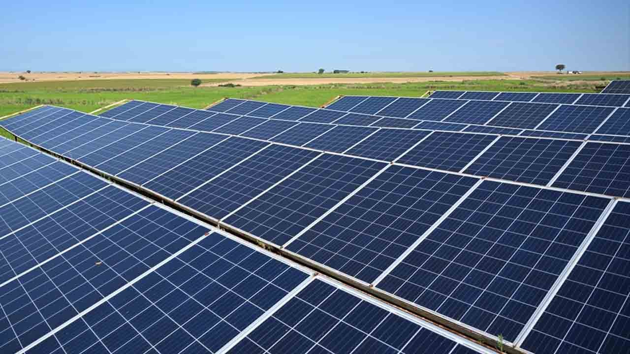 Güneş enerjisi can suyu oldu... Çiftçi tarlayı güneşle suladı, kazancını katladı!