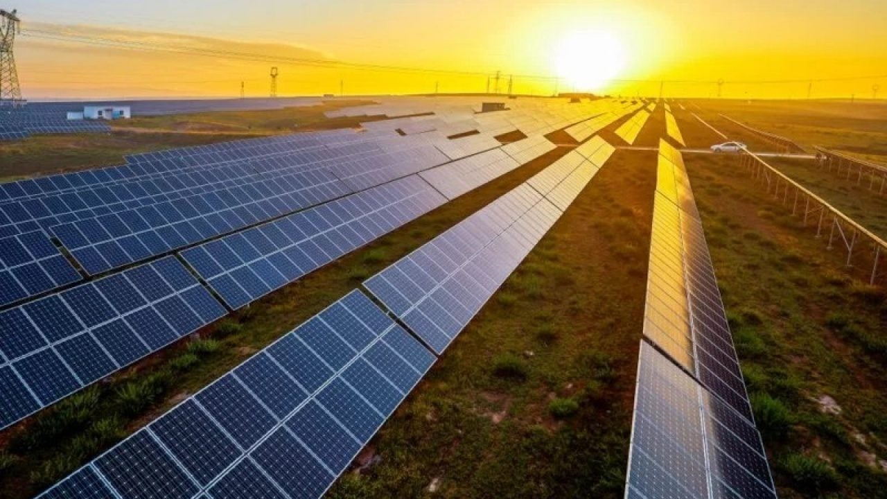 Güneş enerjisi nükleeri geçti: Büyümede yeni eşik şebeke ve depolama