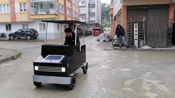 Foto - Güneş enerjisiyle çalışıyor... Hurda parçalardan yapıldı