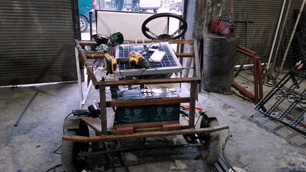 Foto - Güneş enerjisiyle çalışıyor... Hurda parçalardan yapıldı