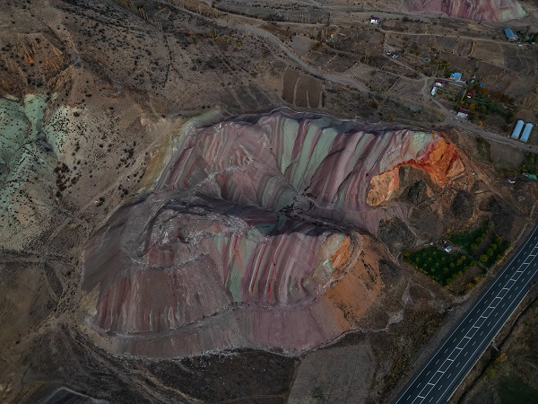 Güneşin açısına göre renk değiştiriyor! Bu doğa harikası Çin'de değil Türkiye'de