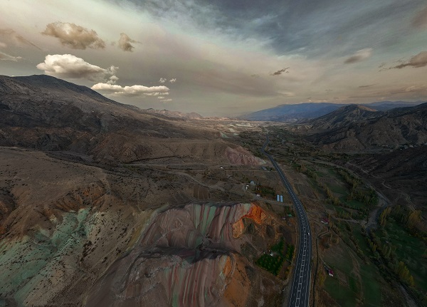 Foto - Güneşin açısına göre renk değiştiriyor! Bu doğa harikası Çin'de değil Türkiye'de