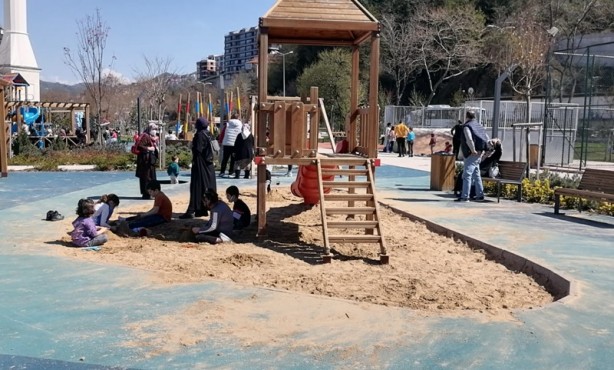 Foto - Güneşli havayı fırsat bilenler sahillere akın etti