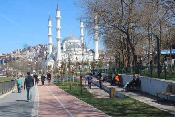 Foto - Güneşli havayı fırsat bilenler sahillere akın etti