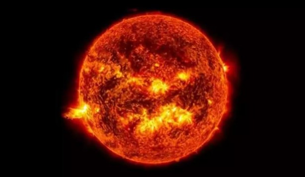 Güneş'te şiddetli patlama! Elektronik cihazları etkileyebilir