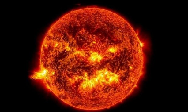 Foto - Güneş'te şiddetli patlama! Elektronik cihazları etkileyebilir