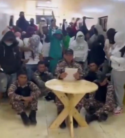 Foto - Güney Amerika ülkesi dehşeti yaşıyor! Çete üyeleri polisleri infaz etmeye başladı