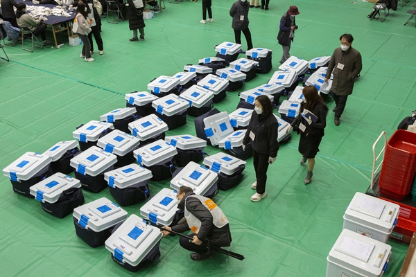 Foto - Güney Koreliler seçim için sandık başında