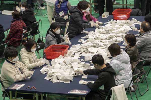 Foto - Güney Koreliler seçim için sandık başında