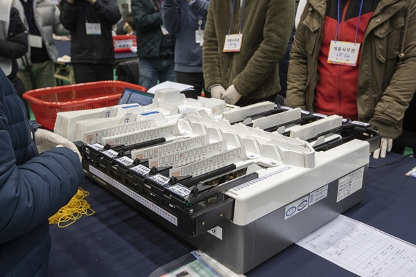 Foto - Güney Koreliler seçim için sandık başında