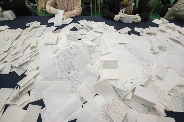 Foto - Güney Koreliler seçim için sandık başında