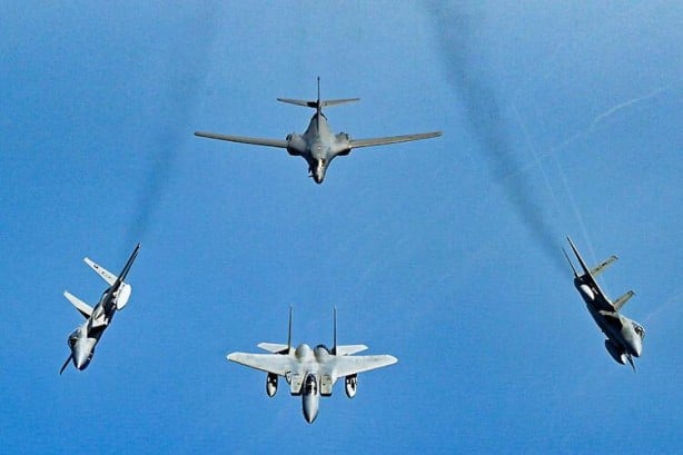 Foto - Günler sonra paylaştılar! İki ülke arasında temas… Savaş gemisi nişan alındı, füzeler ateşlendi