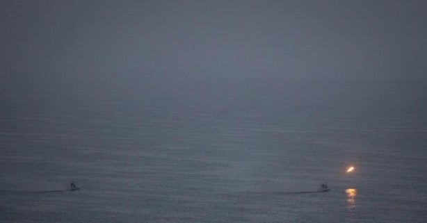 Foto - Günler sonra paylaştılar! İki ülke arasında temas… Savaş gemisi nişan alındı, füzeler ateşlendi