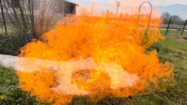 Foto - Günlerdir alev alev yanan suyun sırrı ortaya çıktı!