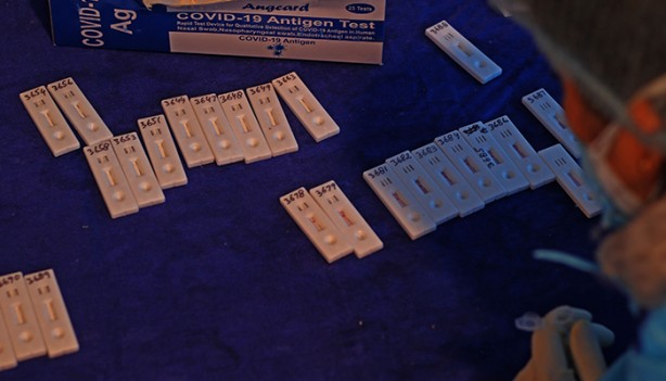 Foto - Günlük vaka sayısının 295 bini geçtiği ülkede halk aşı merkezine koştu