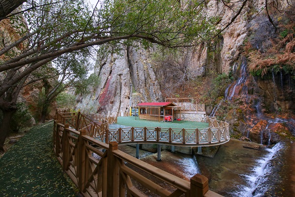 Foto - Günpınar Şelalesi’nde sonbahar güzelliği
