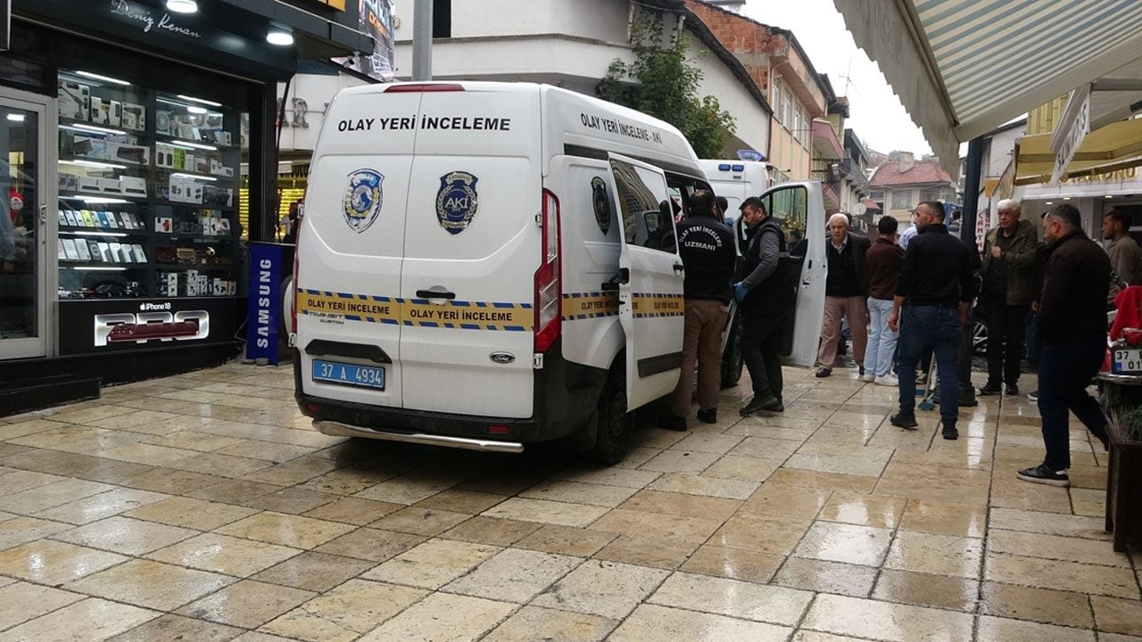 Foto - Günün manyağı Kastamonu’dan! Şehrin en işlek caddesinde tüfekle koşarak rastgele ateş açtı, 4 kişiyi vurdu
