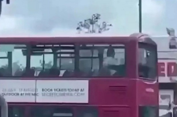 Foto - Güpegündüz vakitte halk otobüsünde cinsel ilişkiye girdiler! Böyle rezalet görülmedi! Bu kadar da olmaz