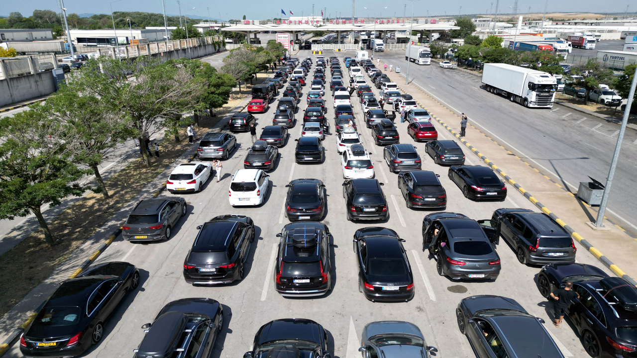 Foto - Gurbetçiler akın akın! Edirne’deki sınır kapılarından 3 ayda 4 milyondan fazla kişi geçti