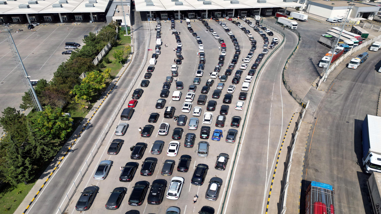 Gurbetçiler akın akın! Edirne’deki sınır kapılarından 3 ayda 4 milyondan fazla kişi geçti