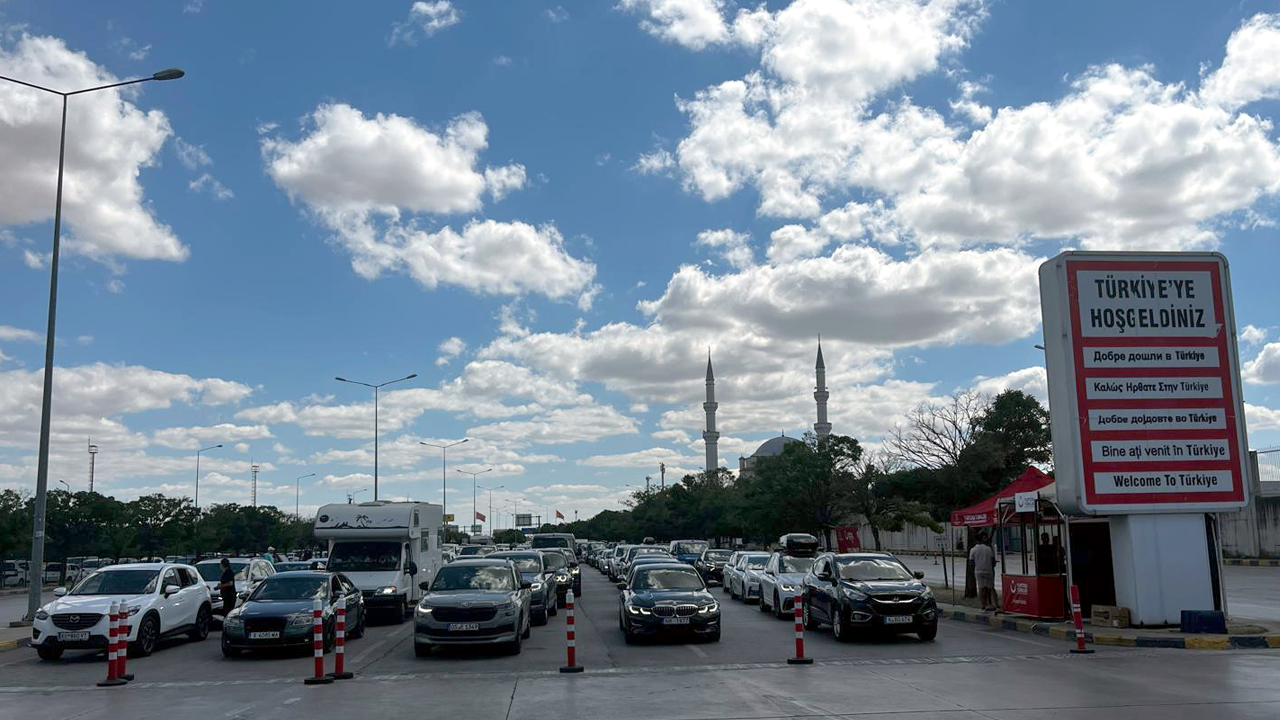 Foto - Gurbetçiler akın akın! Edirne’deki sınır kapılarından 3 ayda 4 milyondan fazla kişi geçti