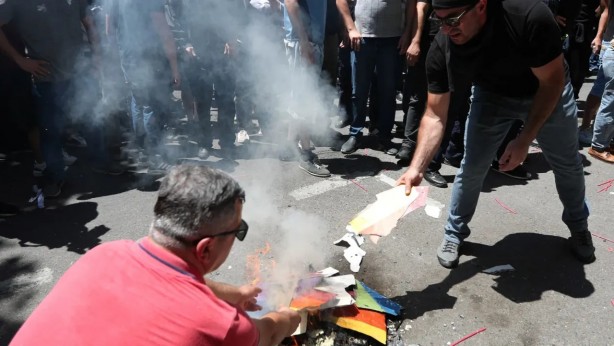 Gürcistan, LGBT propagandasını ve cinsiyet değiştirmeyi yasaklıyor