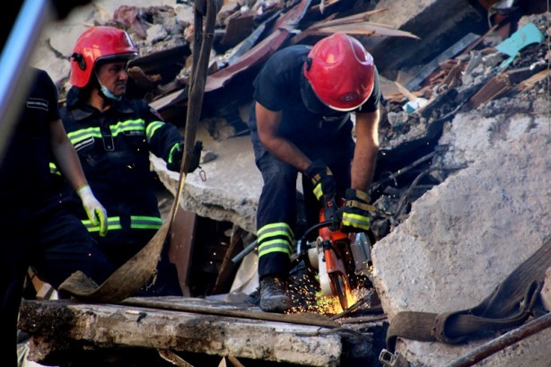 Foto - Gürcistan'da 7 katlı bina çöktü!
