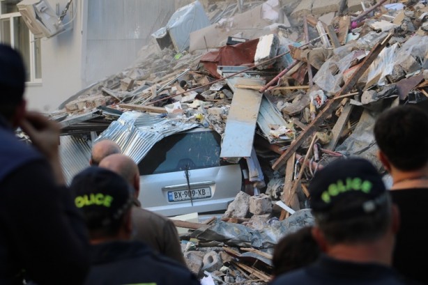 Foto - Gürcistan'da 7 katlı bina çöktü!