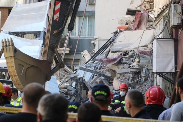 Foto - Gürcistan'da 7 katlı bina çöktü!