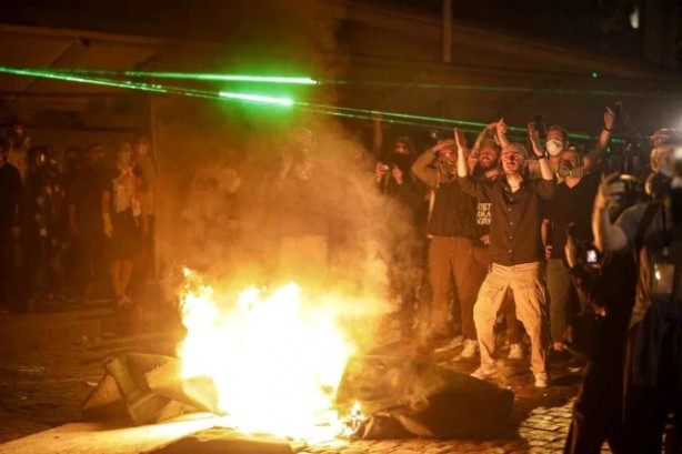 Foto - Gürcistan'da halk 'yabancı etkinin şeffaflığı' yasa tasarısına sert tepki gösterdi... Kıyamet gibi görüntüler