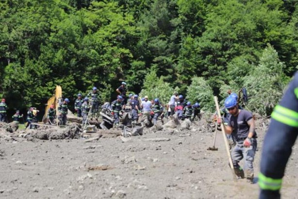 Foto - Gürcistan’da toprak kaymasında can kaybı 17’ye yükseldi