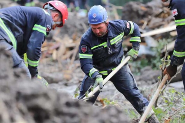 Foto - Gürcistan’da toprak kaymasında can kaybı 17’ye yükseldi