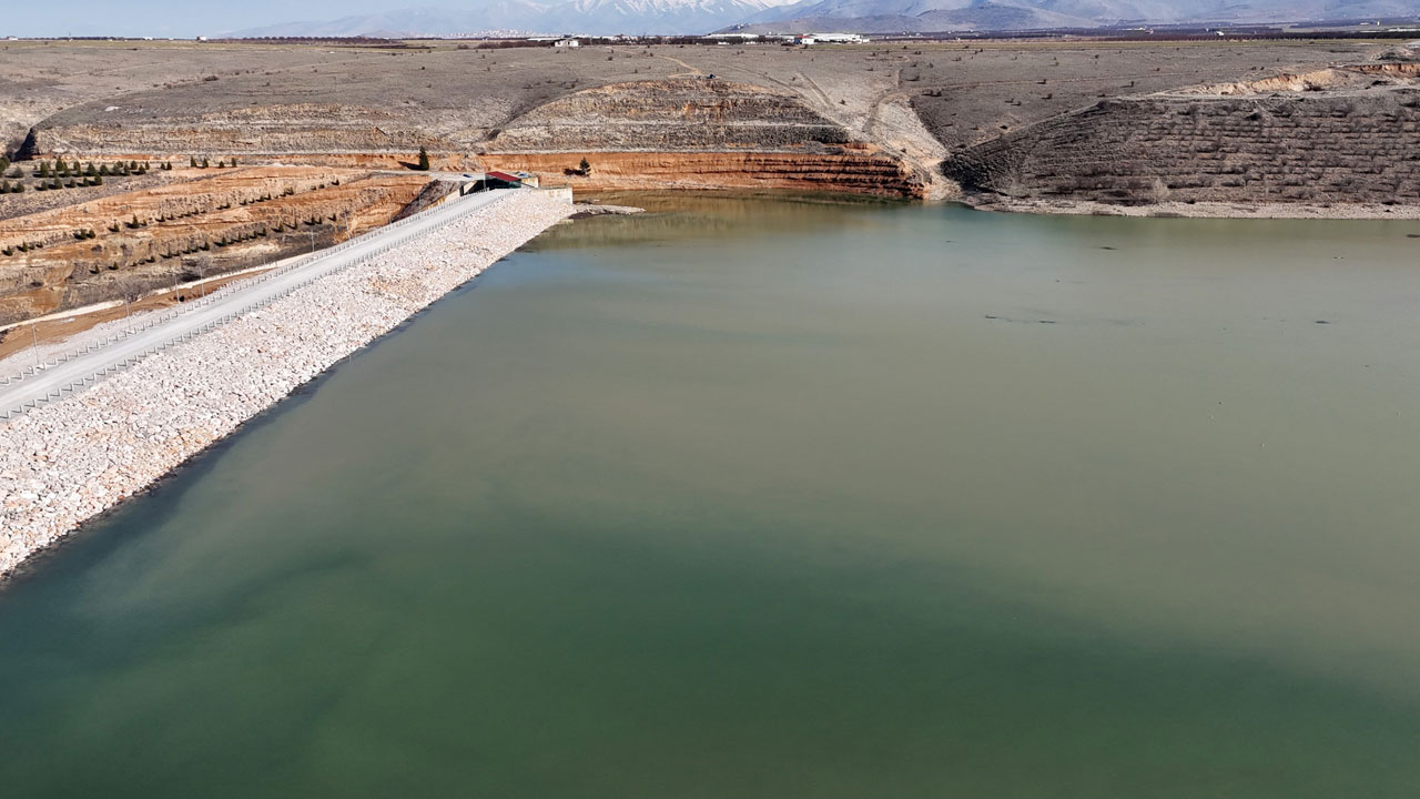 Güvenlik önlemleri artırıldı! Bereket yağdı o barajda kapaklar açıldı