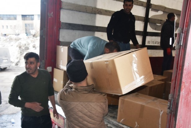 Foto - Güzel insanlar deprem bölgesine 120 tır yardım gönderdi