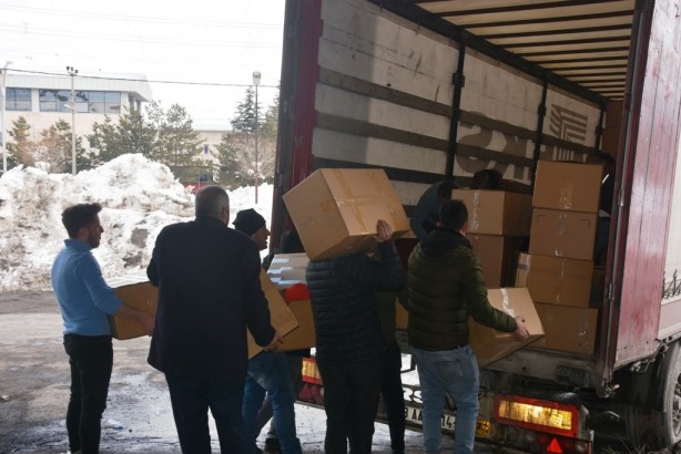 Foto - Güzel insanlar deprem bölgesine 120 tır yardım gönderdi