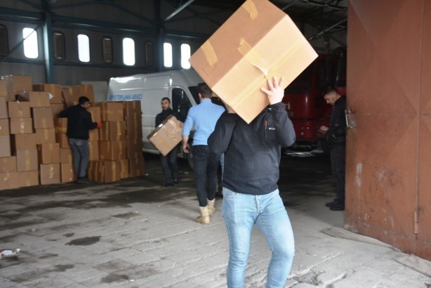 Foto - Güzel insanlar deprem bölgesine 120 tır yardım gönderdi