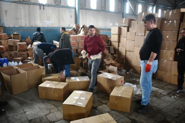Güzel insanlar deprem bölgesine 120 tır yardım gönderdi