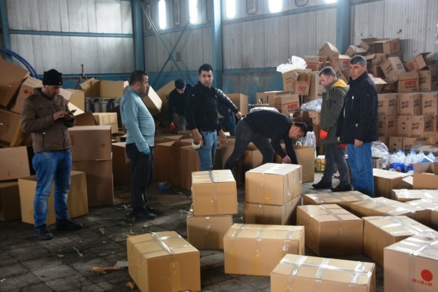 Foto - Güzel insanlar deprem bölgesine 120 tır yardım gönderdi