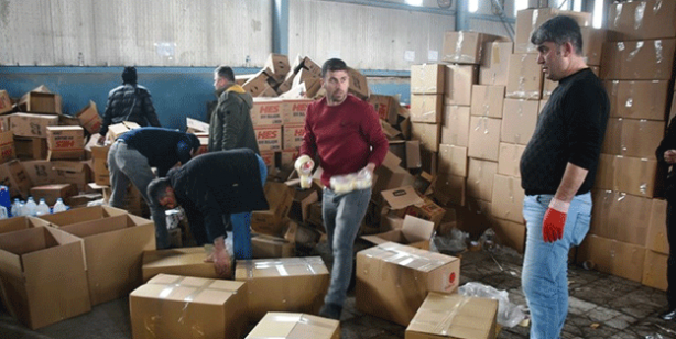 Foto - Güzel insanlar deprem bölgesine 120 tır yardım gönderdi