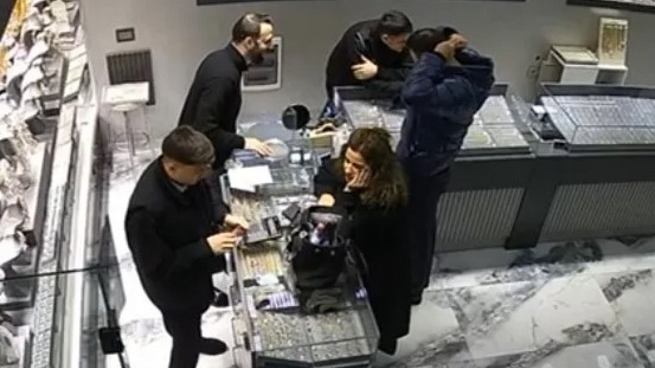 Güzellik uzmanının oyununu WhatsApp grubu deşifre etti! Sahte altınla büyük dolandırıcılık