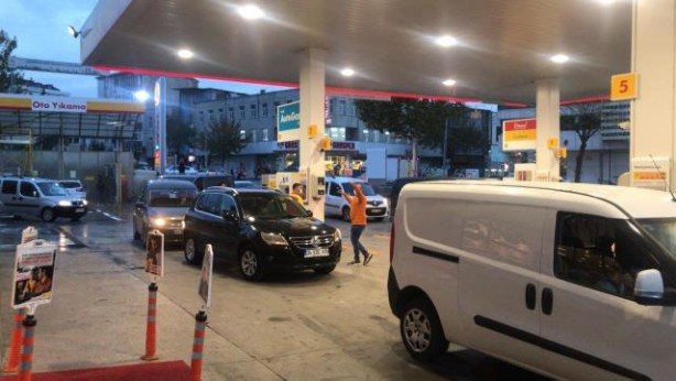 Foto - Haberi duyan koştu! Vatandaşlardan 'zam' kuyruğu!