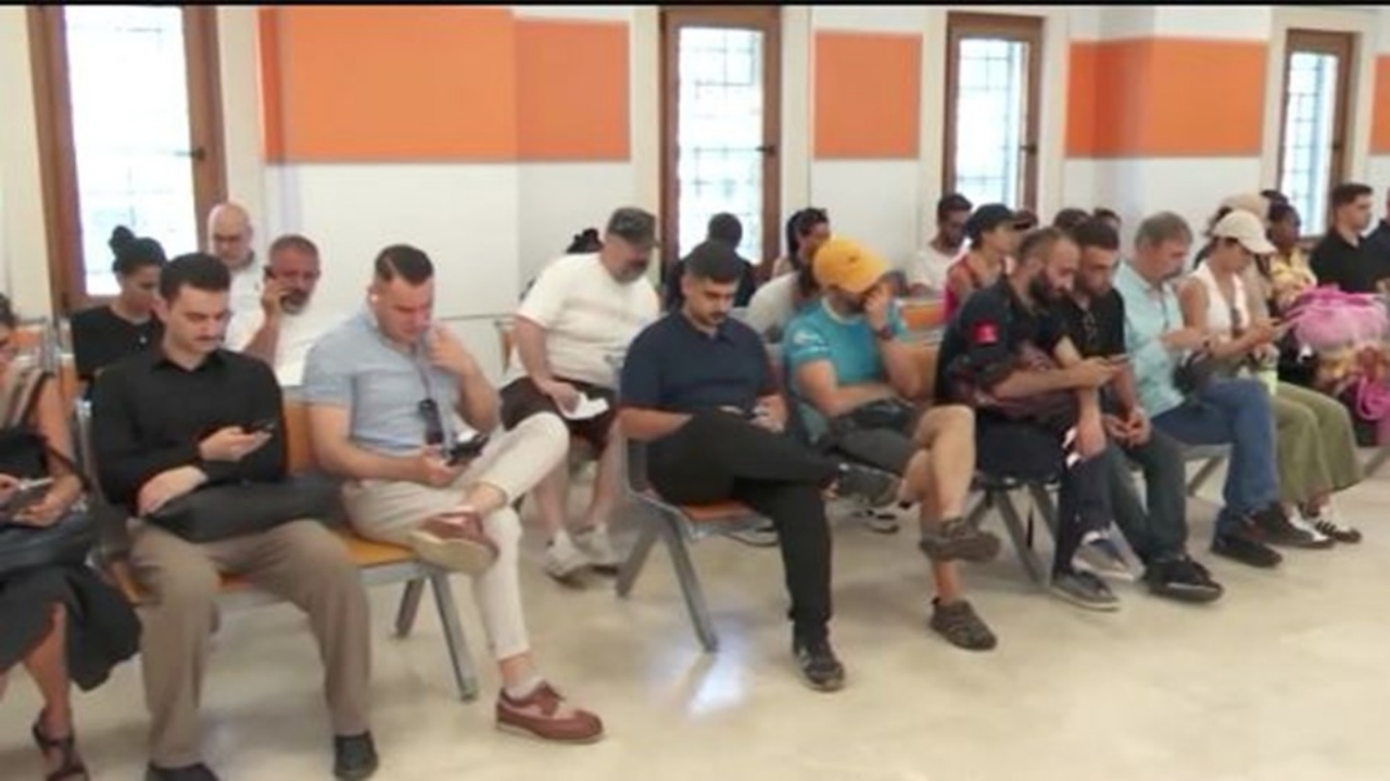 Foto - Haberi duyan şehir değiştirmek için sıraya girdi, otobüs biletleri ‘şak’ diye tükendi! İşte sebebi