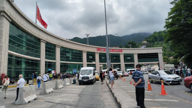 Foto - Haberi duyar duymaz koştular! Sınır kapısında vergi̇ zammı i̇zdi̇hamı